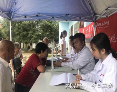 培华学子身体力行传播健康观念，助力基层健康服务事业在西安聚星